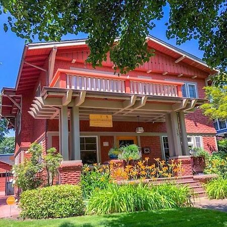 Lady Geneva Bed & Breakfast เมดฟอร์ด ภายนอก รูปภาพ