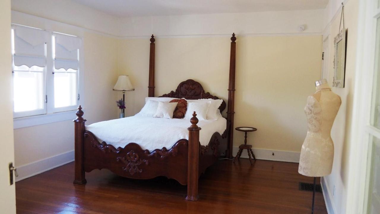 Lady Geneva Bed & Breakfast เมดฟอร์ด ภายนอก รูปภาพ