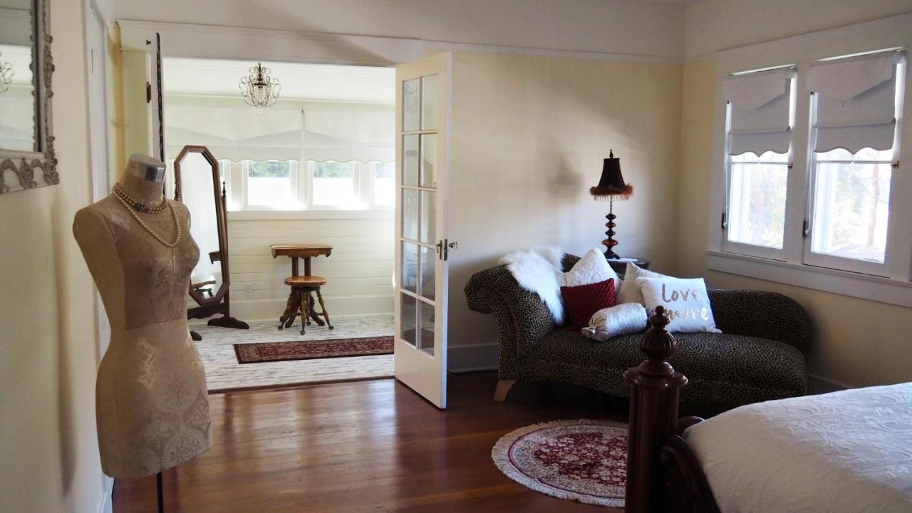 Lady Geneva Bed & Breakfast เมดฟอร์ด ภายนอก รูปภาพ