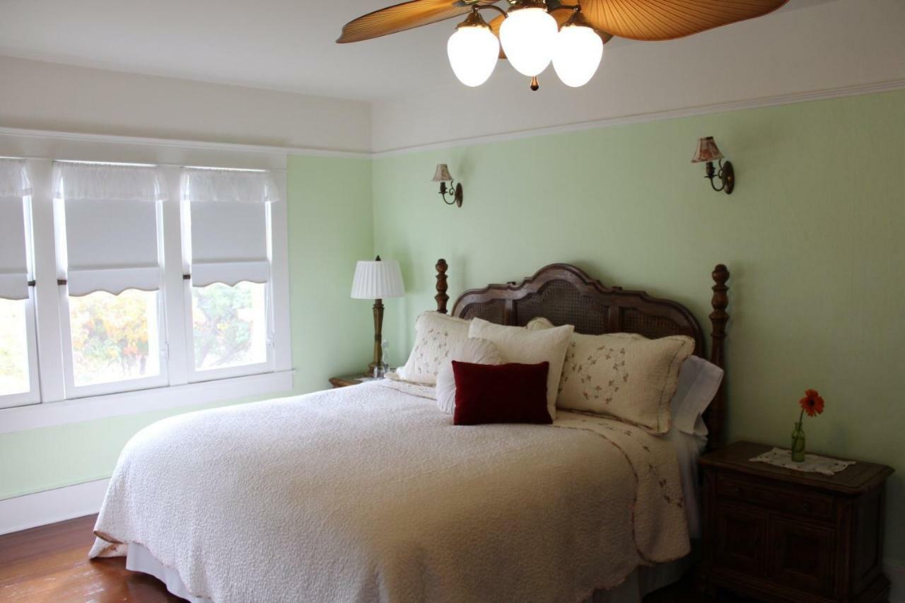 Lady Geneva Bed & Breakfast เมดฟอร์ด ภายนอก รูปภาพ